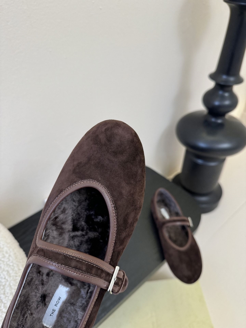 The R0w flat shoes